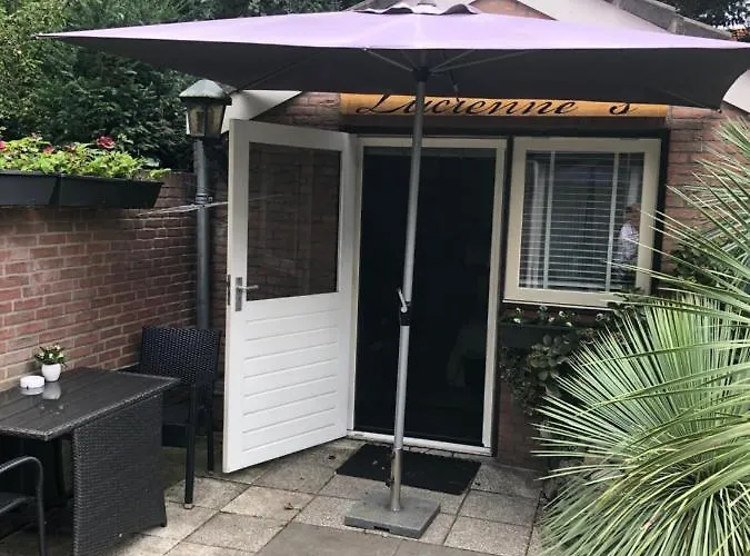 Romantisch Tiny Gardenhouse in beautiful garden