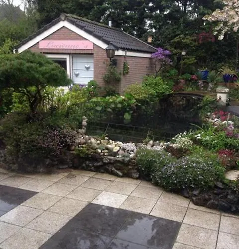 Romantisch Tiny Gardenhouse in beautiful garden